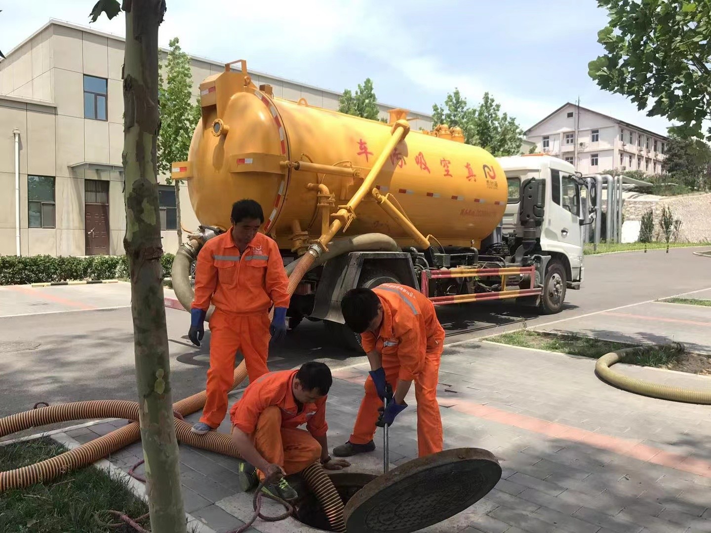 龙里化粪池清理与5-8吨吸粪车施工效率分析